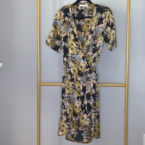 Sofie Schnoor Satin Floral Shimmery Wrap Dress Midi - Picture 2 of 4